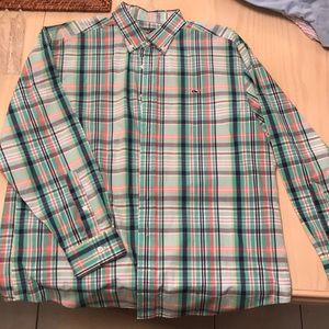 Vineyard Vines men's button down shirt